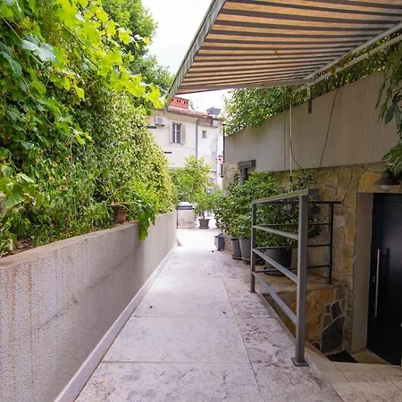 Dom wakacyjny Loft With Rooftop Garden Terrace By The *